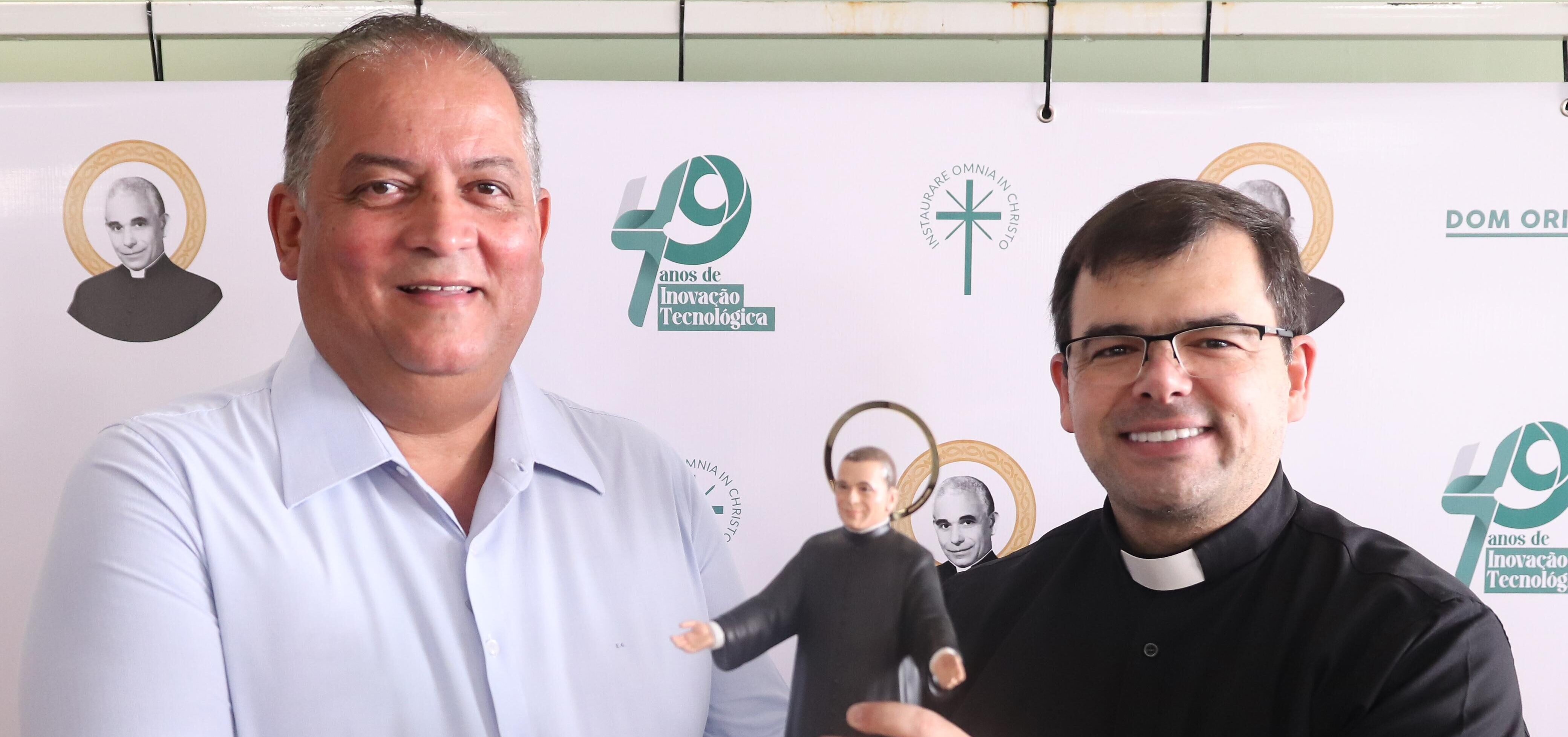 Senador Eduardo Gomes visita Hospital Dom Orione ao lado do prefeito Wagner Rodrigues e do deputado Tiago Dimas